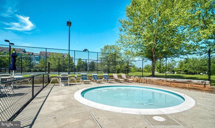 SEVEN OAKS - Residential