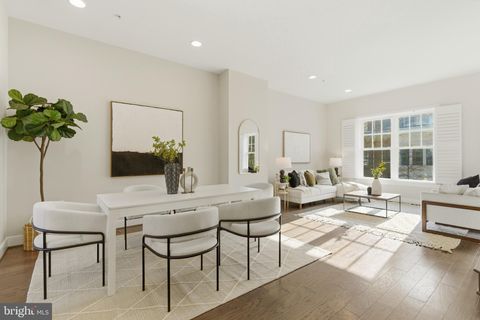 608 E ALEXANDRIA AVENUE ALEXANDRIA VA 22301