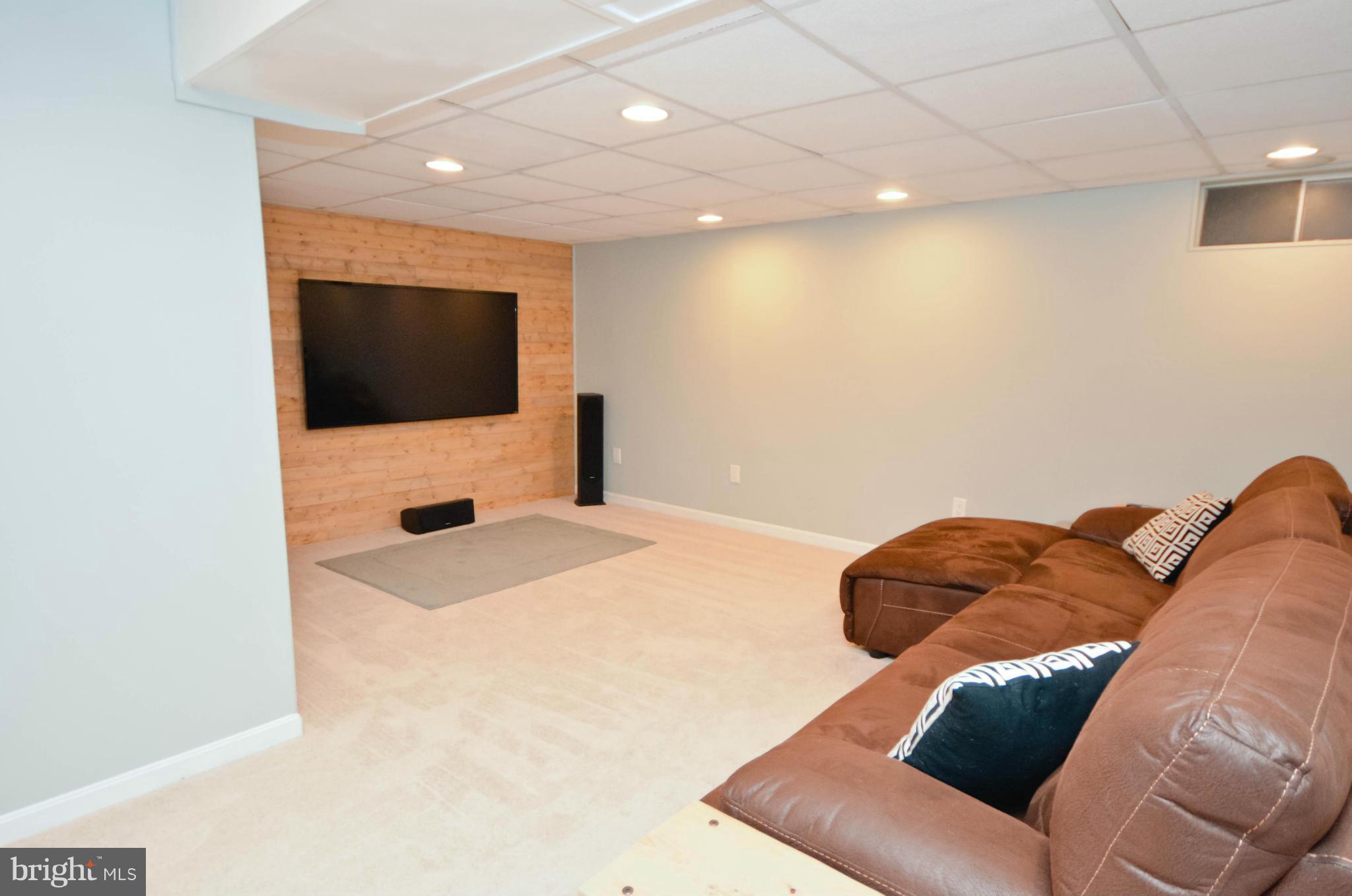 POTOMAC CROSSING - Residential