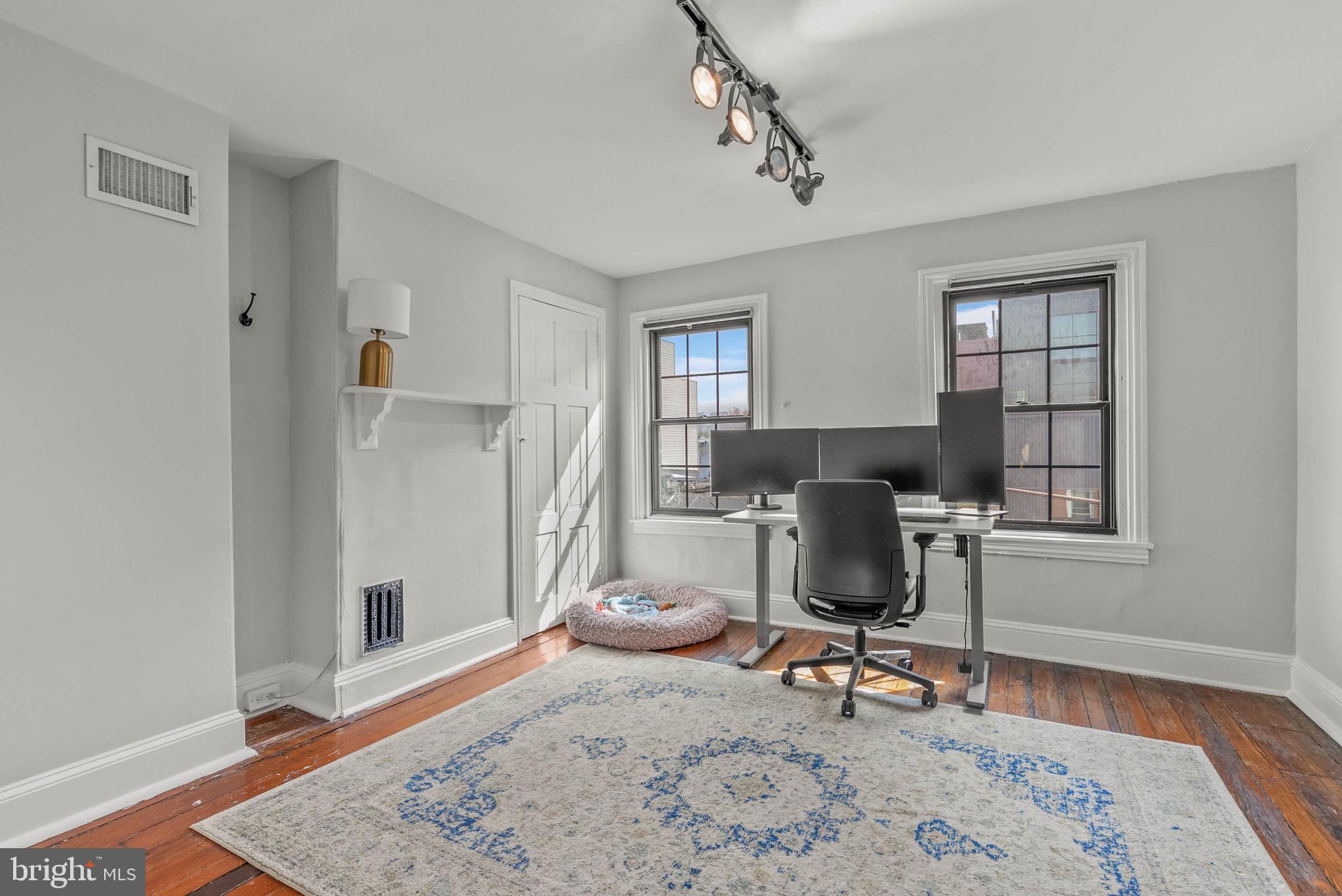 FAIRMOUNT - Residential