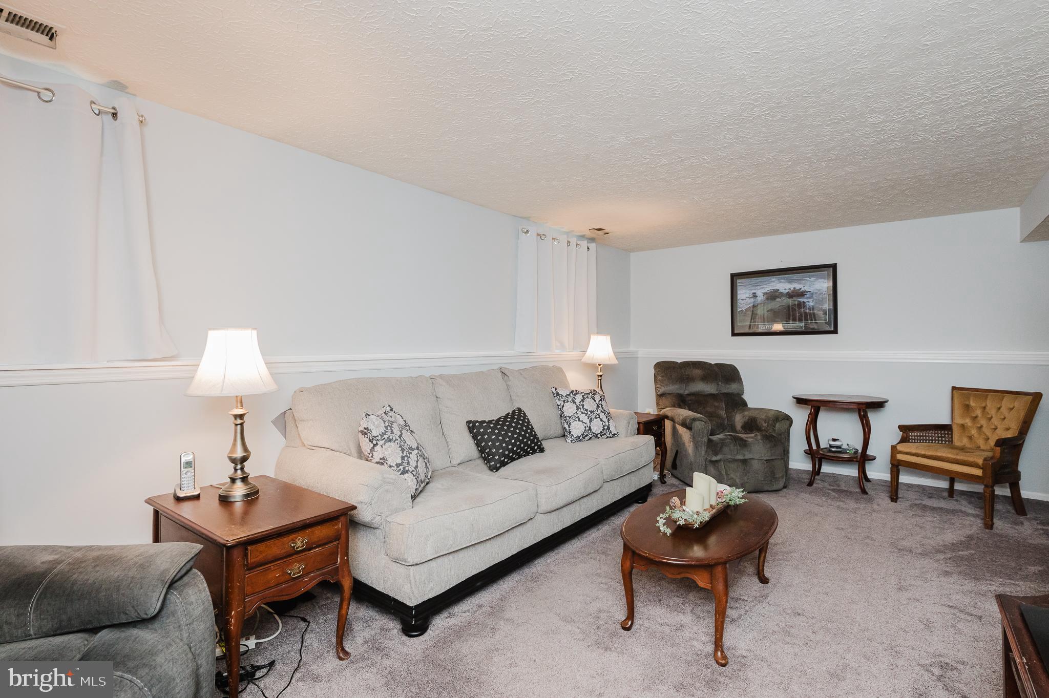 LAWRENCE HILL - Residential