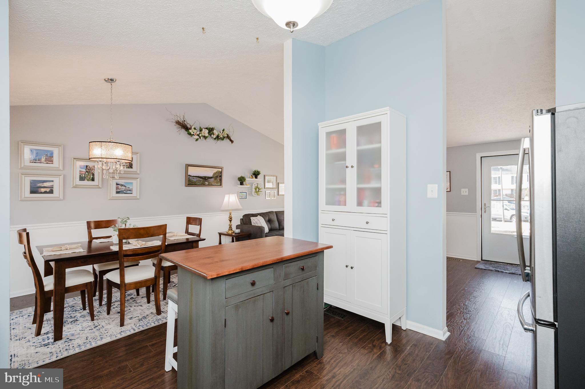 LAWRENCE HILL - Residential