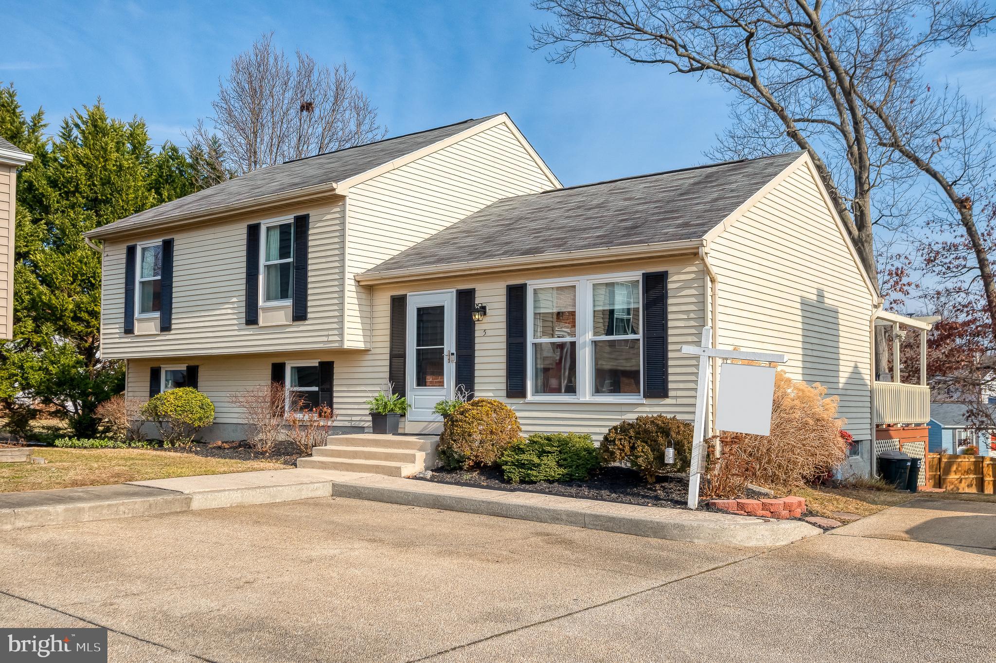 LAWRENCE HILL - Residential