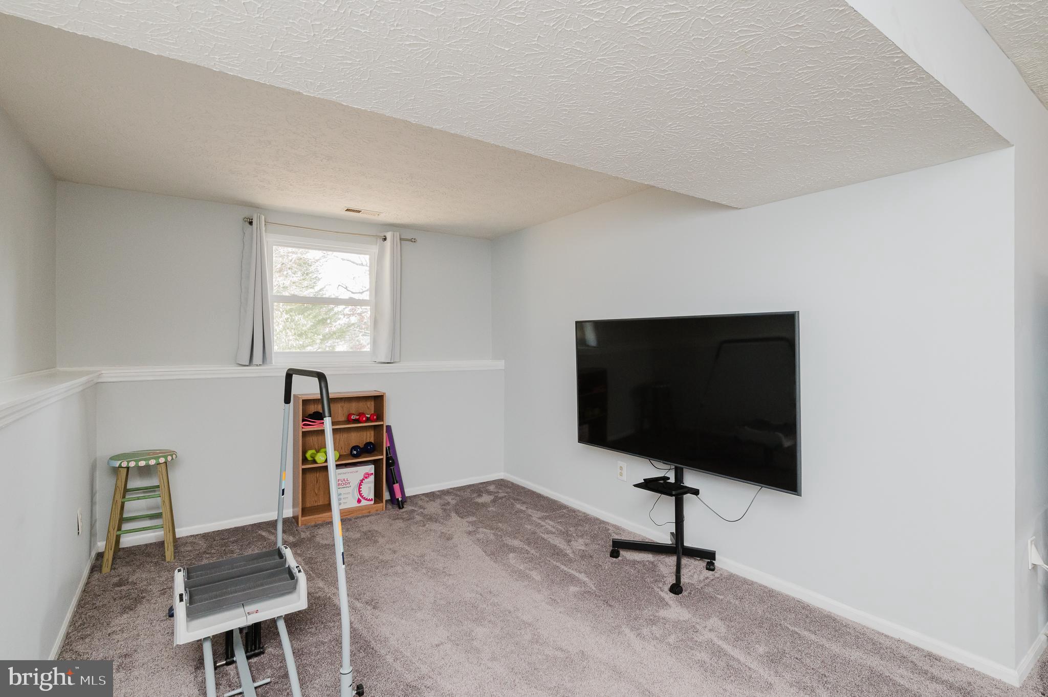 LAWRENCE HILL - Residential