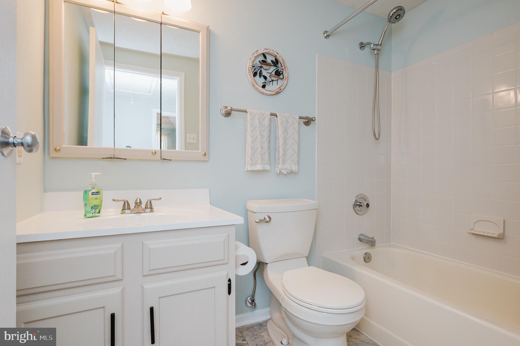 LAWRENCE HILL - Residential