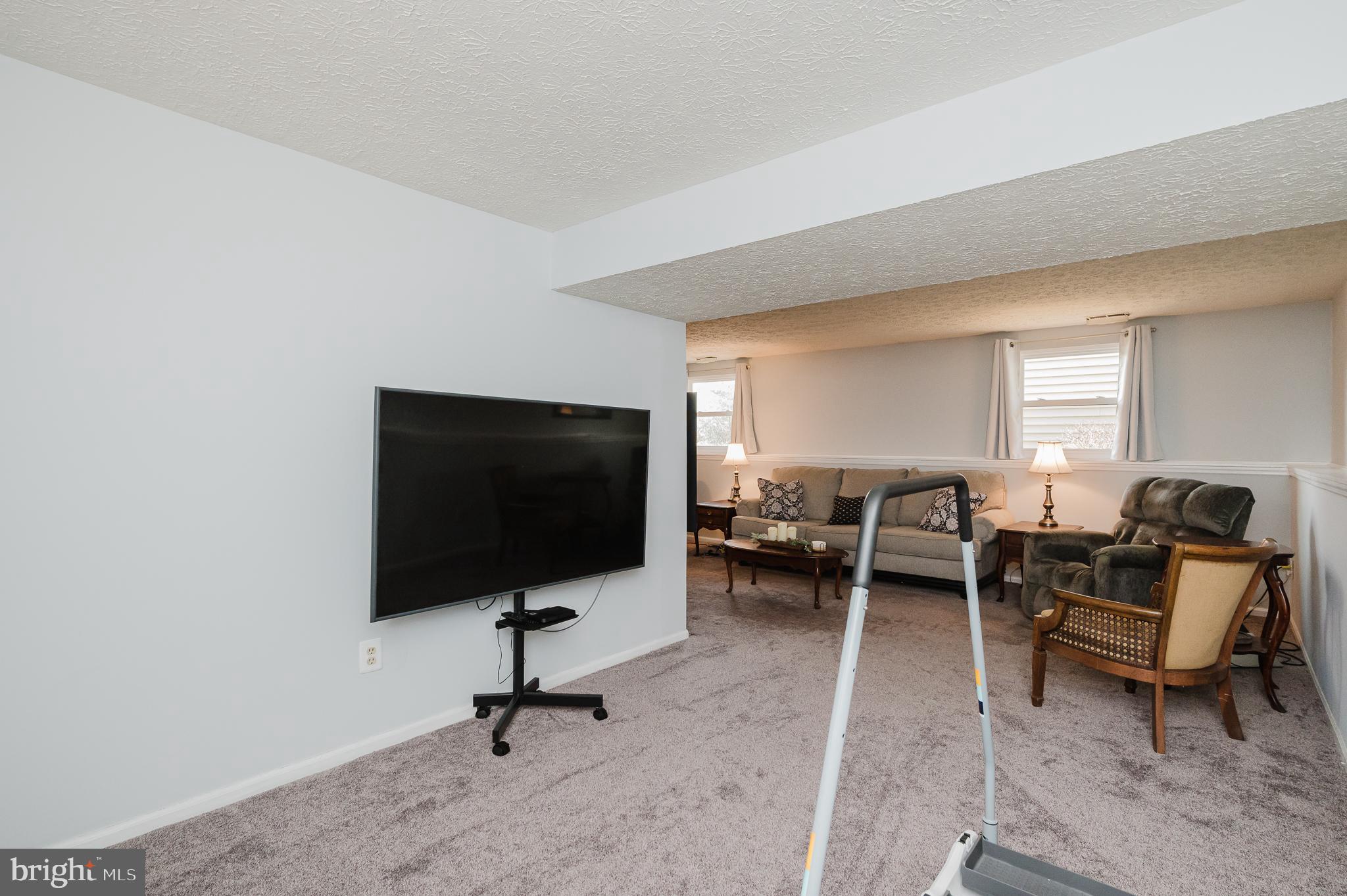 LAWRENCE HILL - Residential