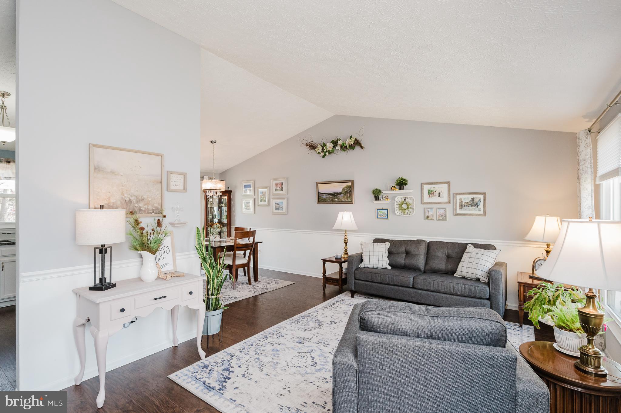 LAWRENCE HILL - Residential