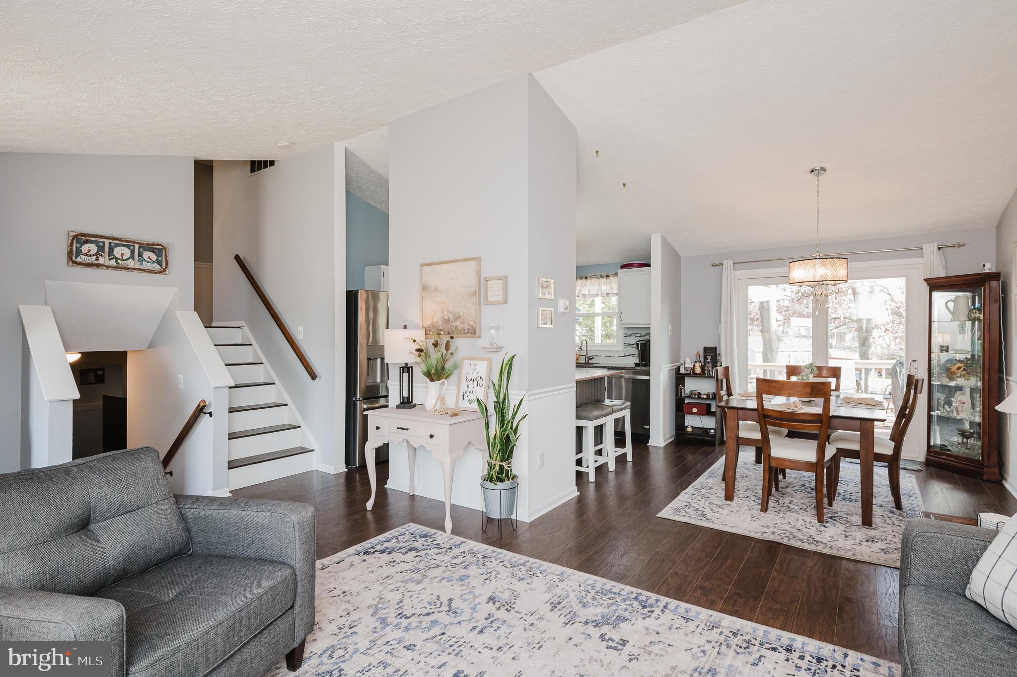 LAWRENCE HILL - Residential