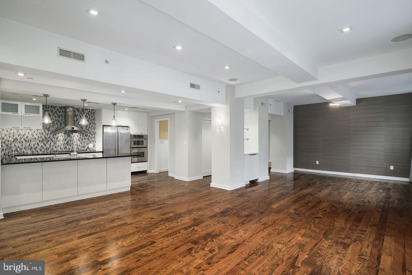 1737 CHESTNUT STREET 39 301