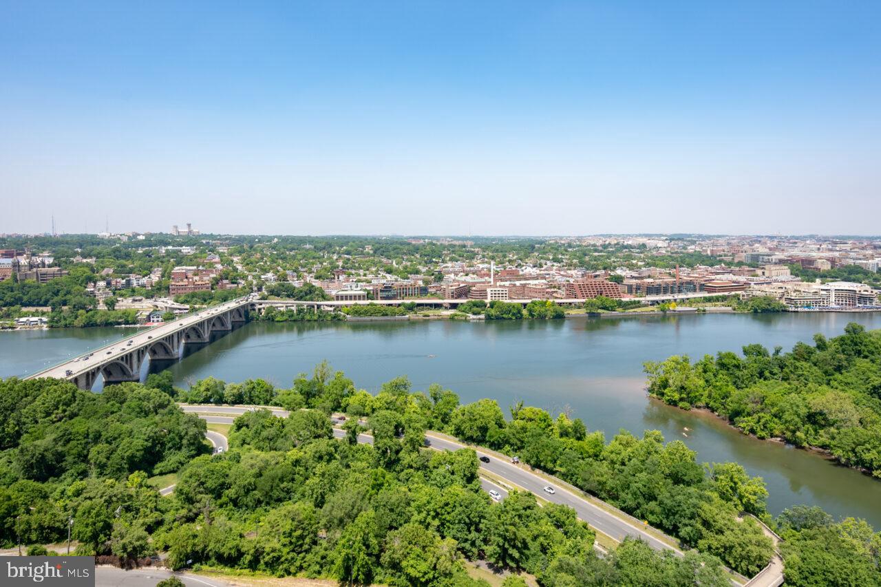 RIVER PLACE - Residential