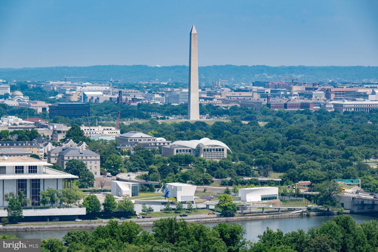 RIVER PLACE - Residential