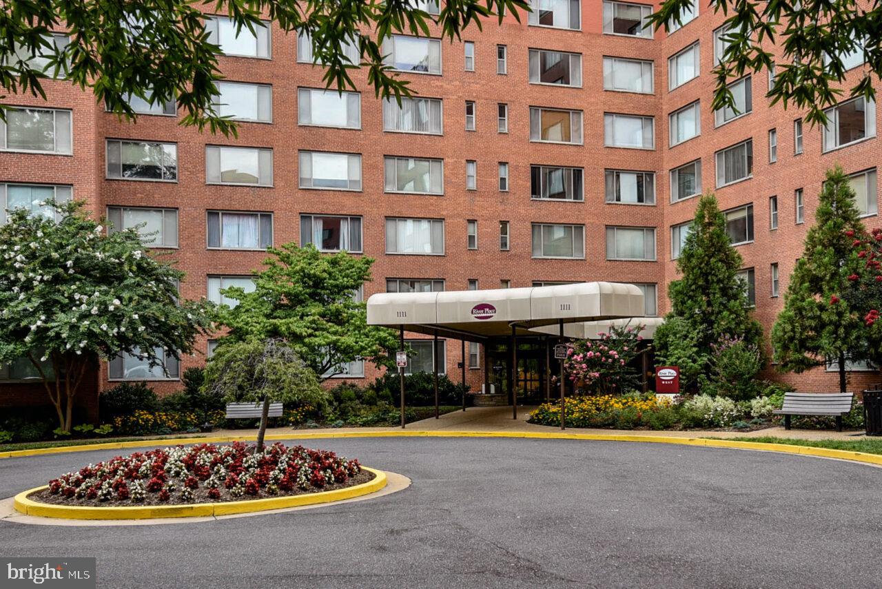 RIVER PLACE - Residential