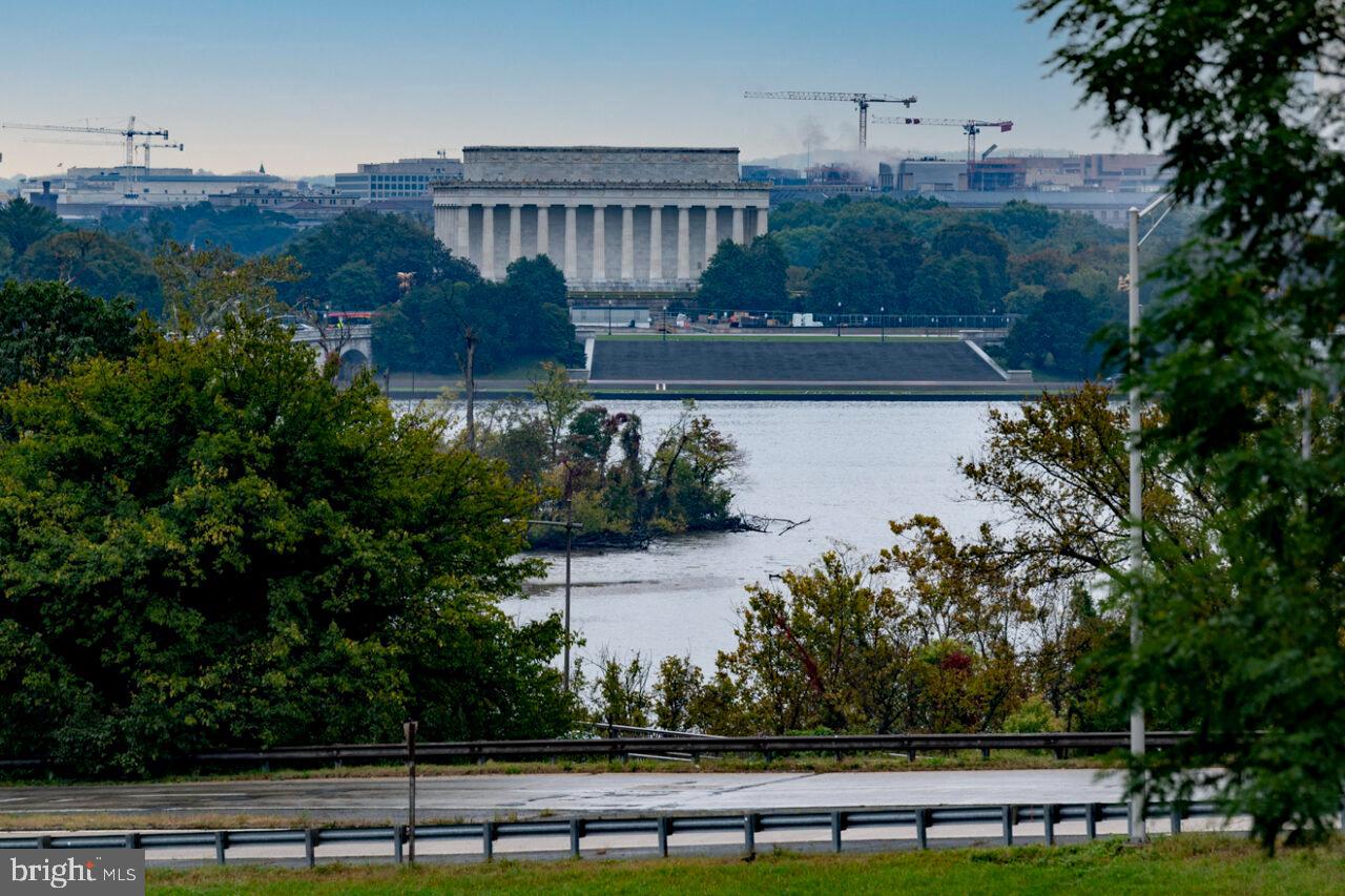 RIVER PLACE - Residential