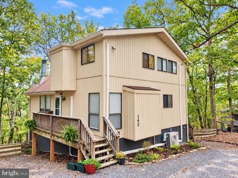 Homes For Sale - 142 Wintercamp Trail<br/> HEDGESVILLE, WV 25427