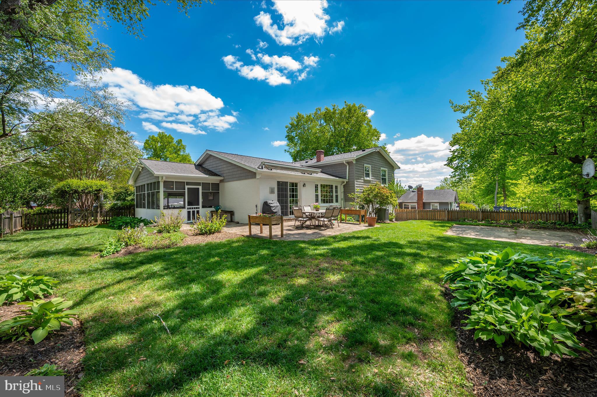 MANOR WOODS - Residential