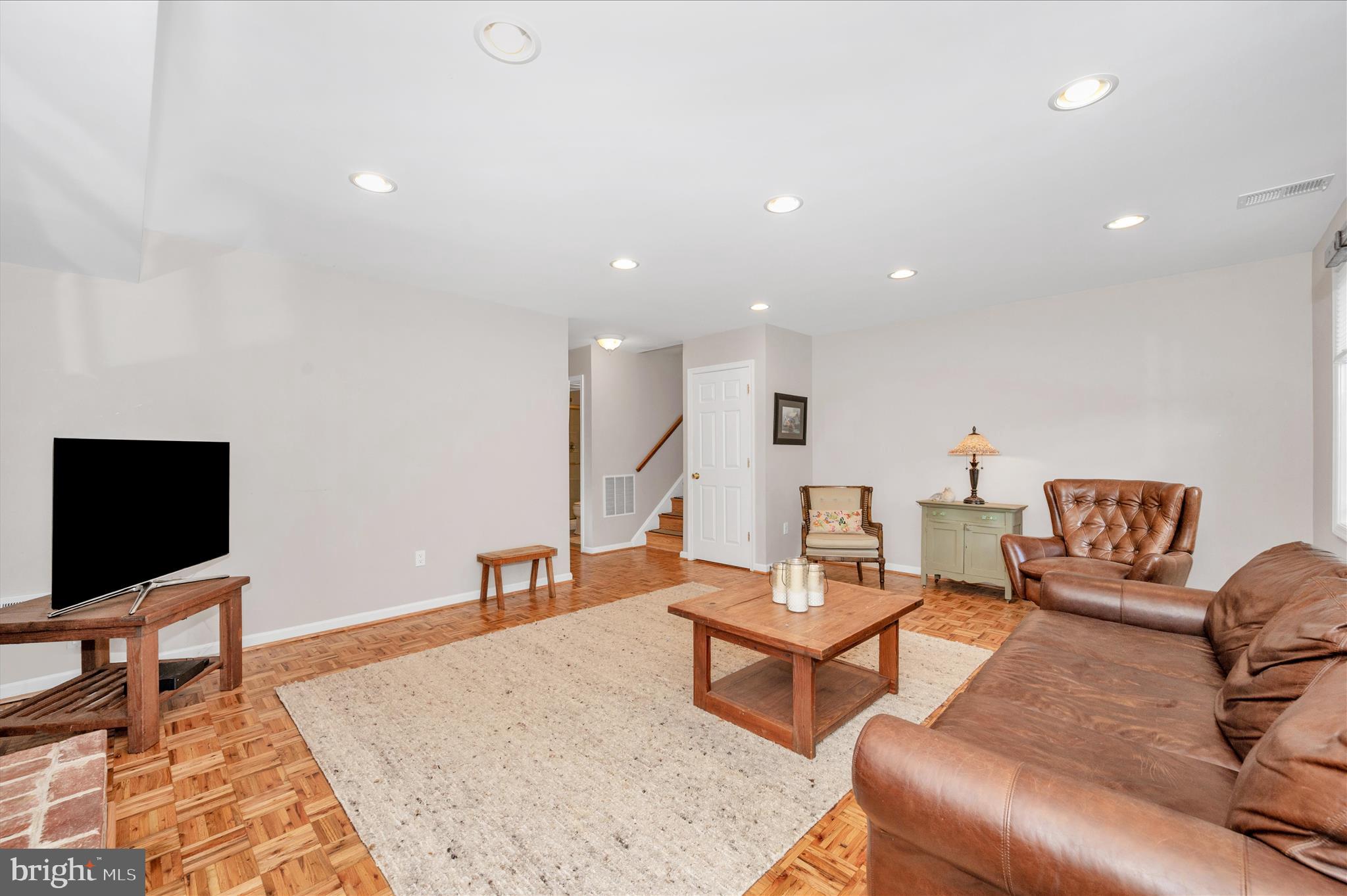 MANOR WOODS - Residential