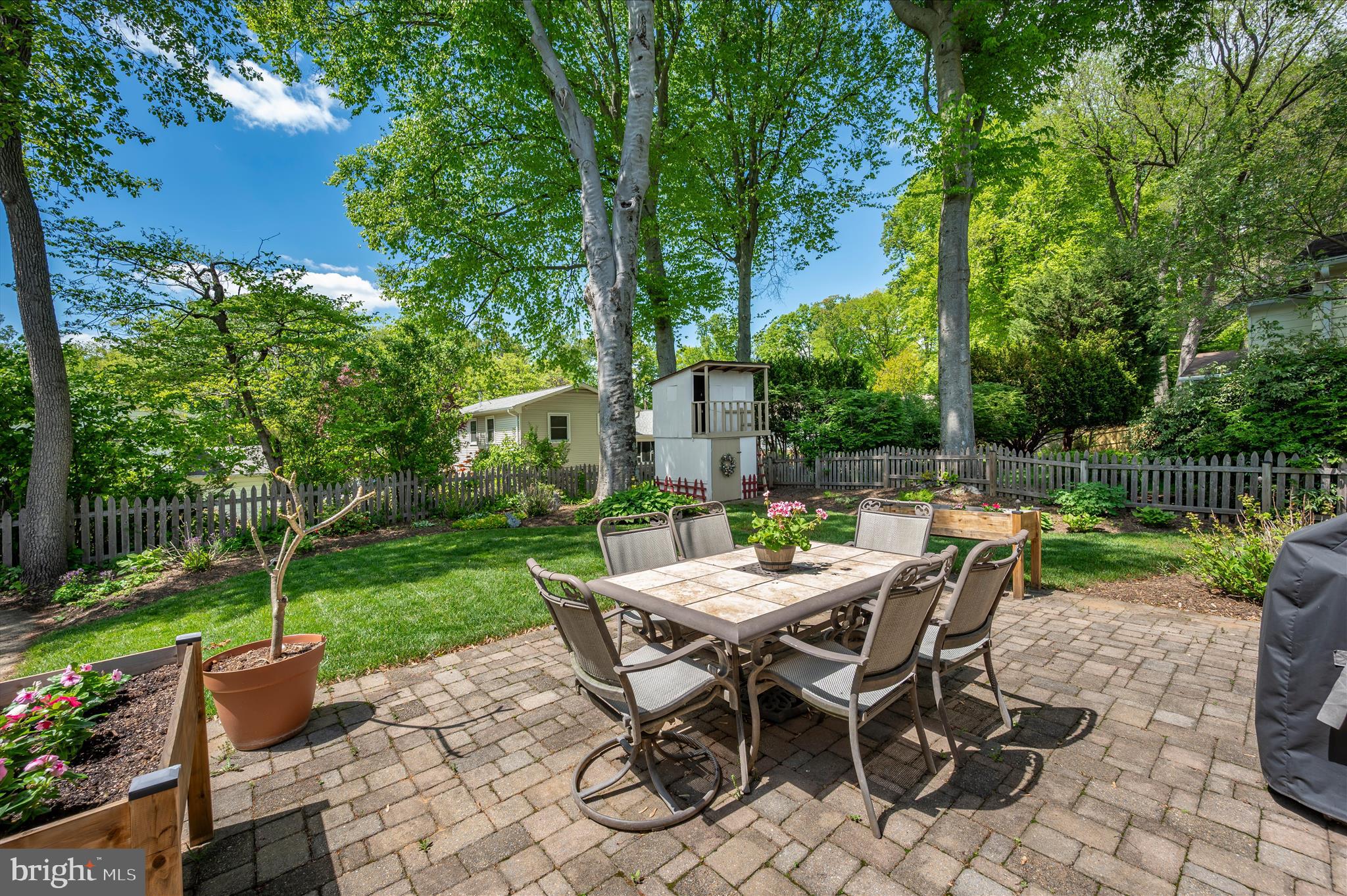 MANOR WOODS - Residential