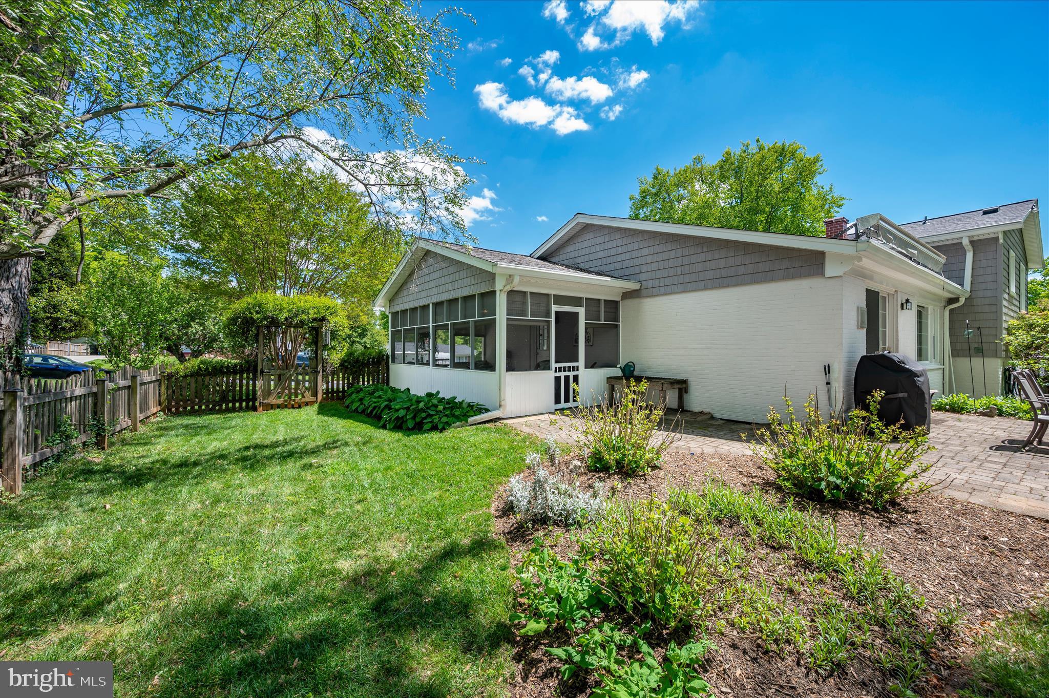 MANOR WOODS - Residential