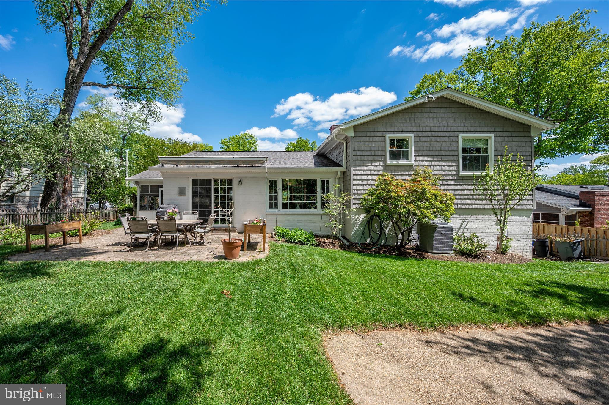 MANOR WOODS - Residential