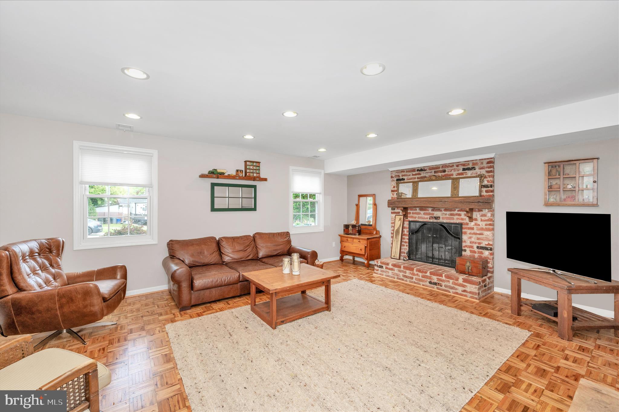 MANOR WOODS - Residential