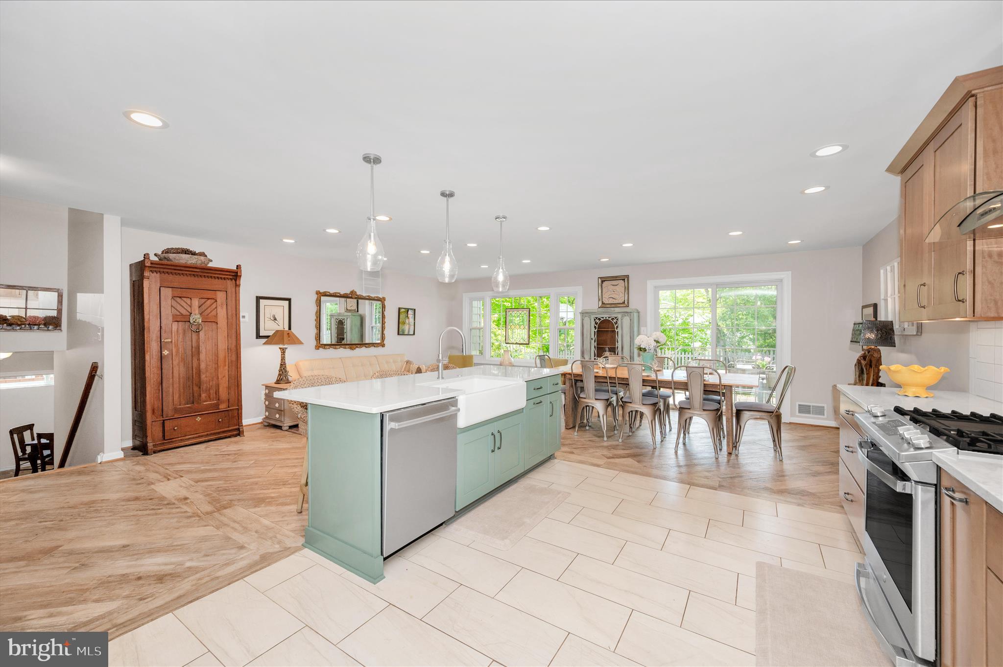 MANOR WOODS - Residential
