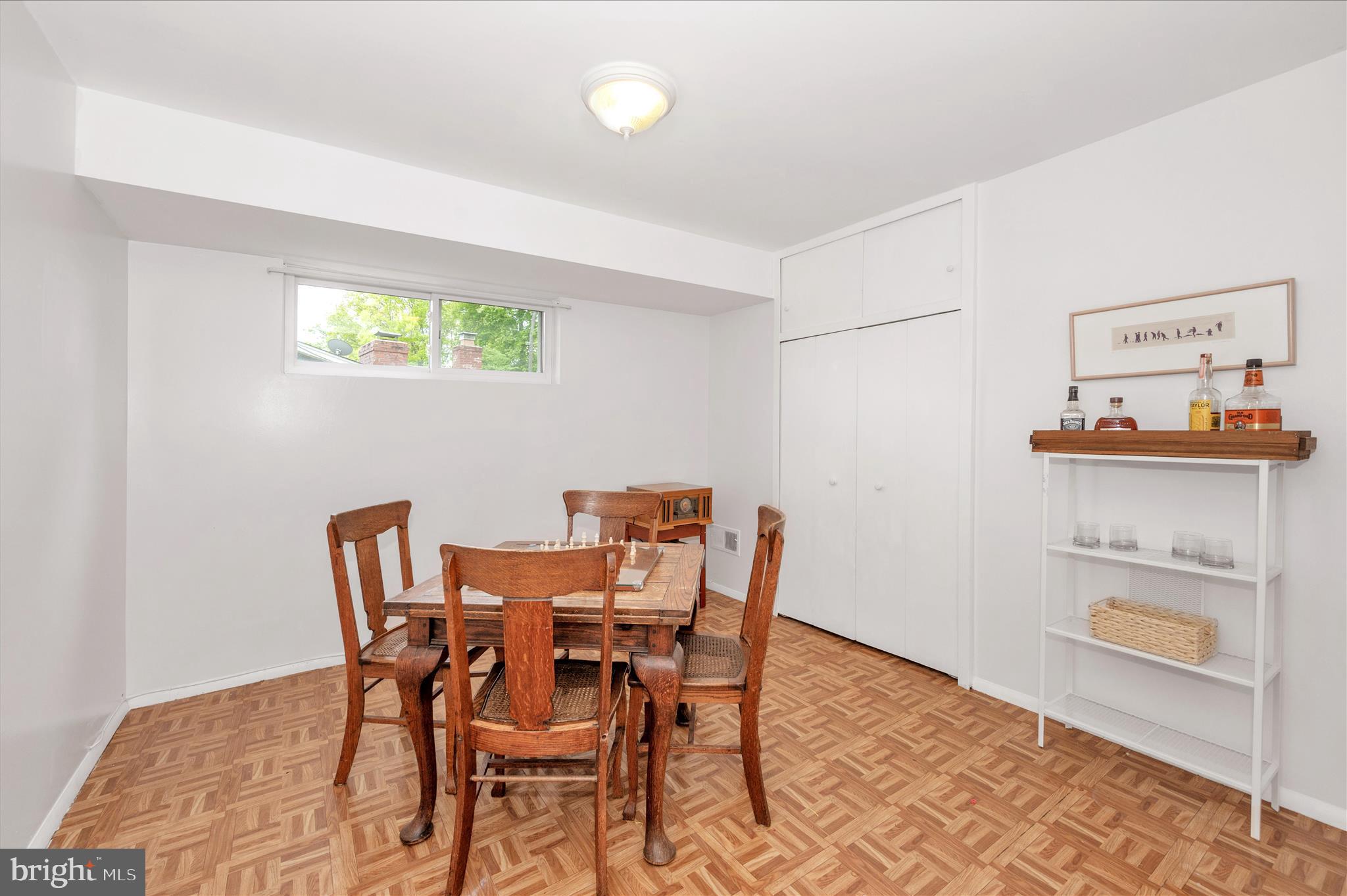 MANOR WOODS - Residential
