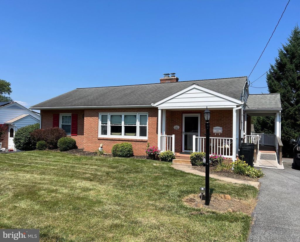 Photo of 623 E HUMMELSTOWN ST, ELIZABETHTOWN, PA 17022 (MLS # PALA2038924)