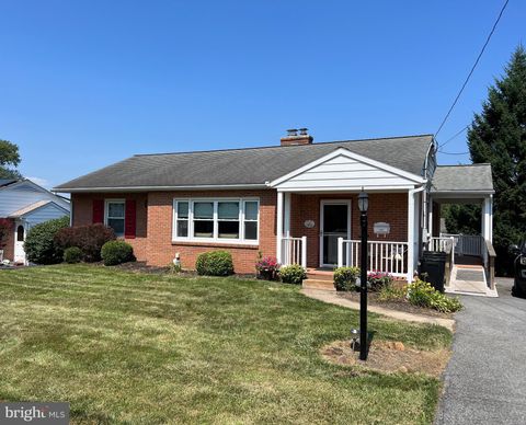 Photo of 623 E HUMMELSTOWN ST, ELIZABETHTOWN, PA 17022 (MLS # PALA2038924)