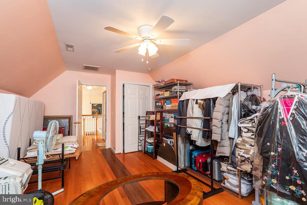 EAST FIELD - Residential