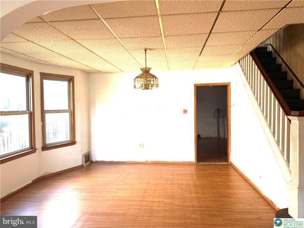 457 NICHOLS STREET