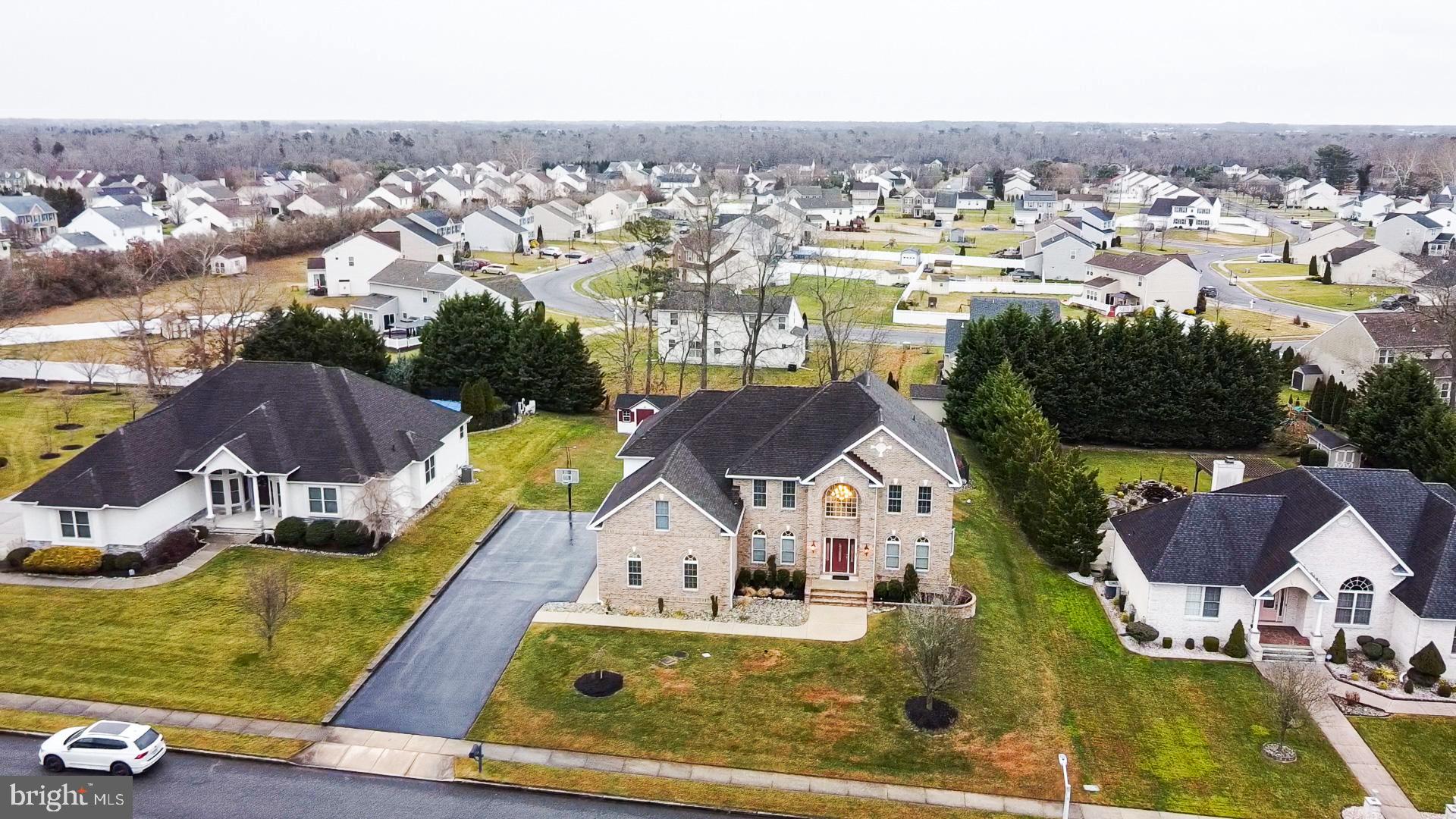 WHISPERING WOODS - Residential