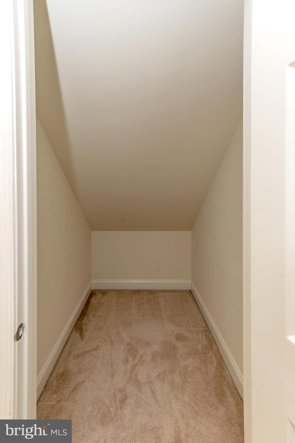 WHISPERING WOODS - Residential