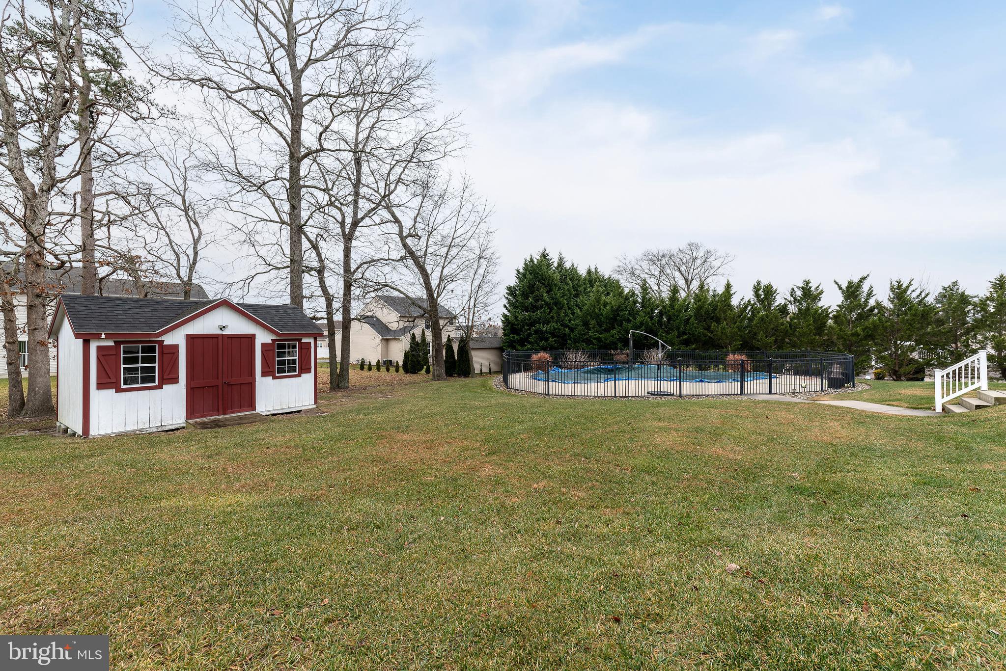 WHISPERING WOODS - Residential