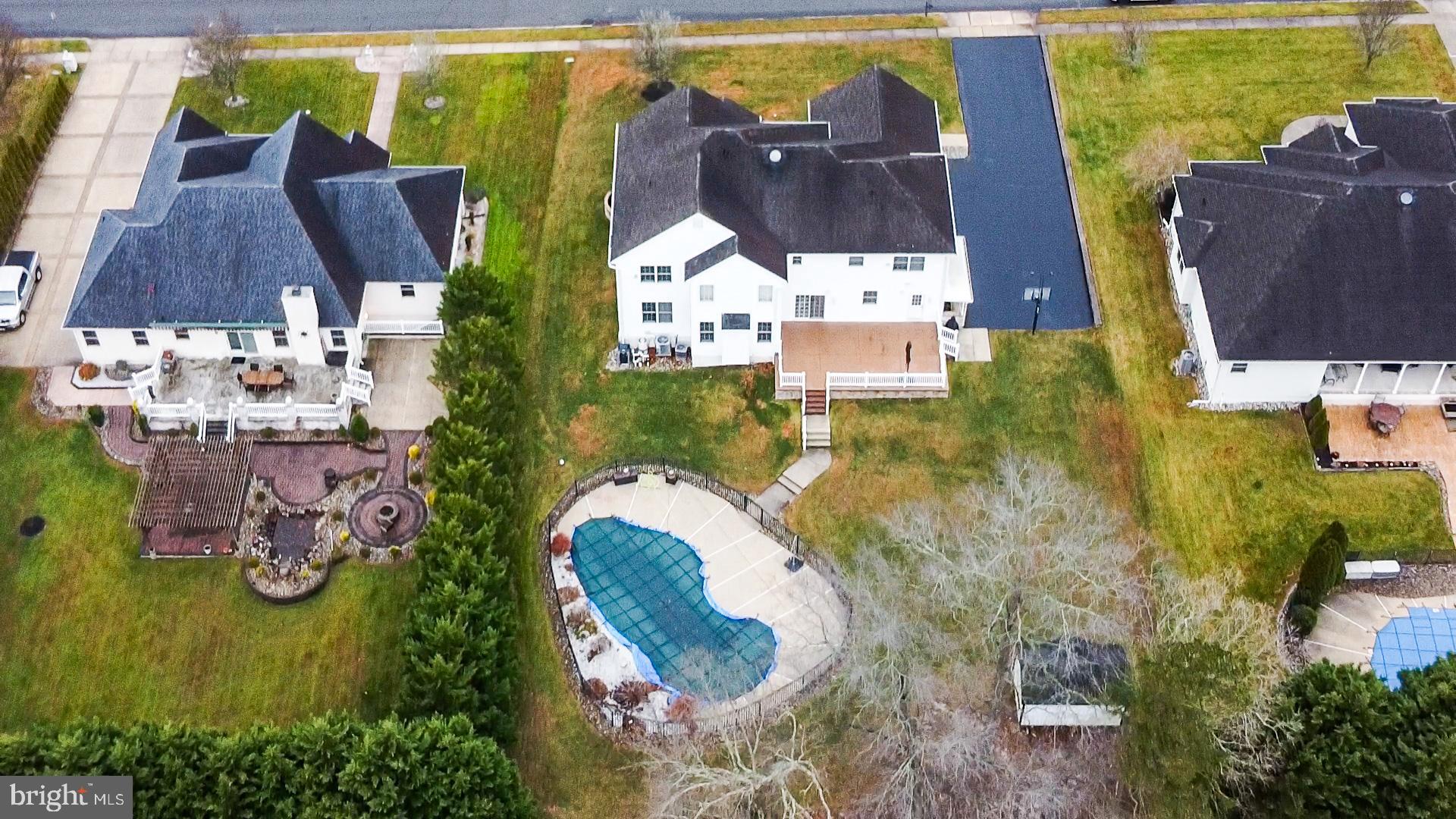 WHISPERING WOODS - Residential