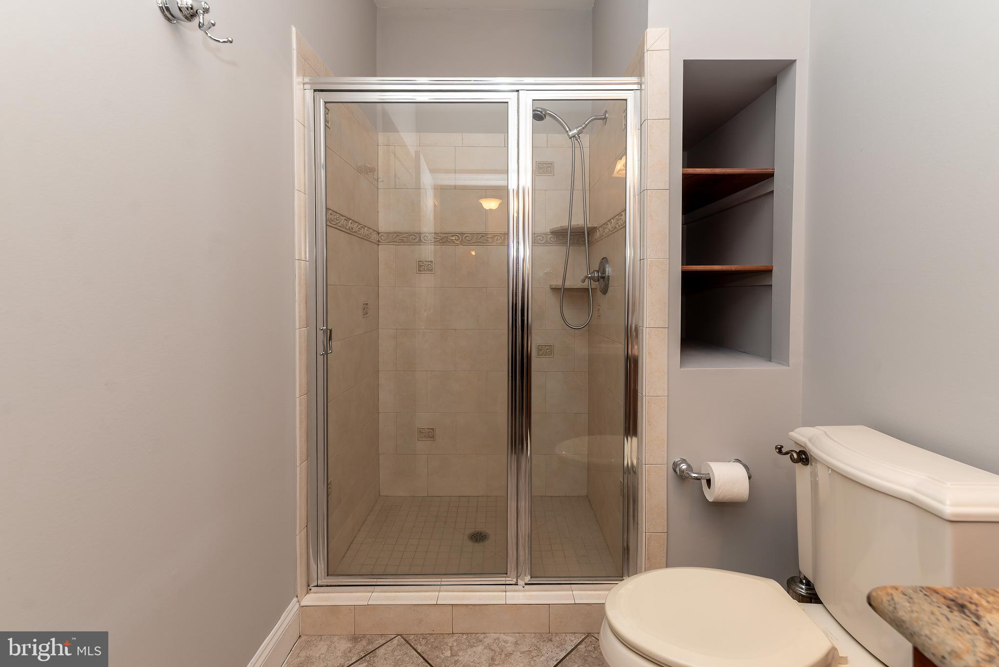 WHISPERING WOODS - Residential