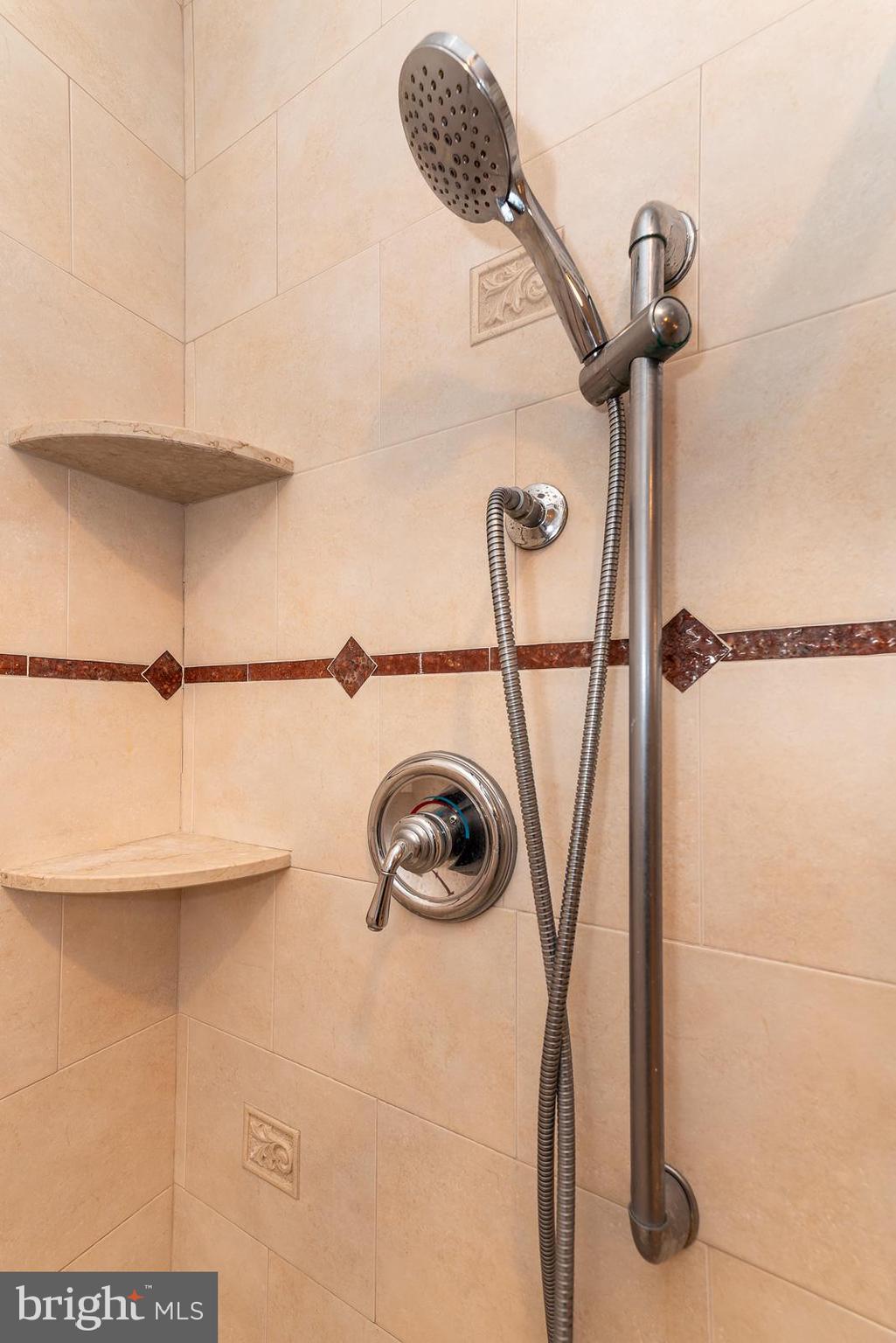 WHISPERING WOODS - Residential