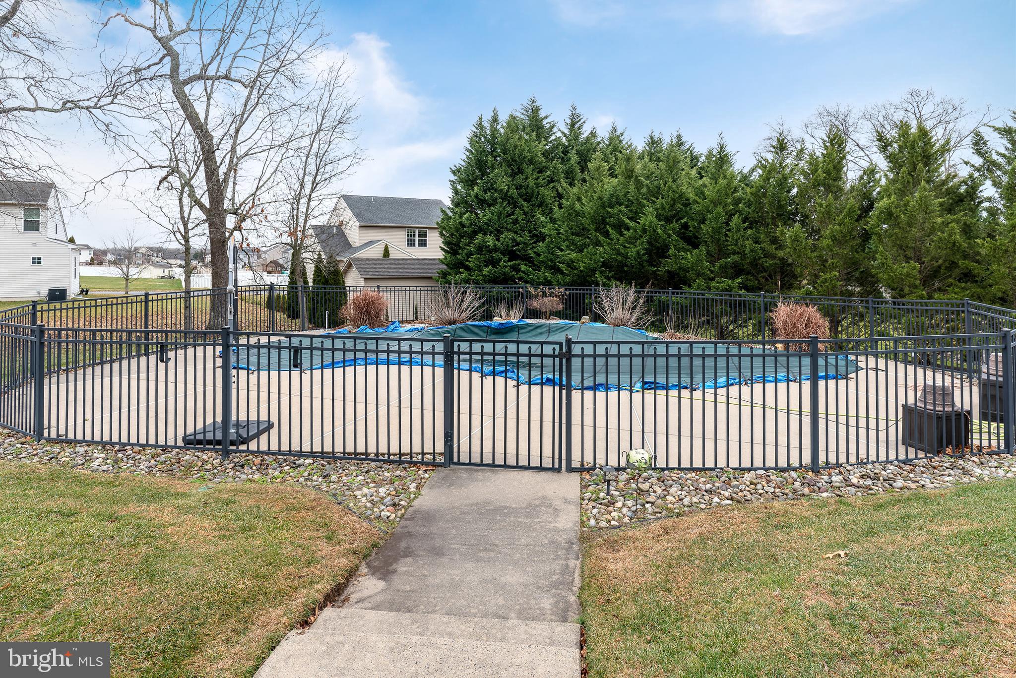 WHISPERING WOODS - Residential