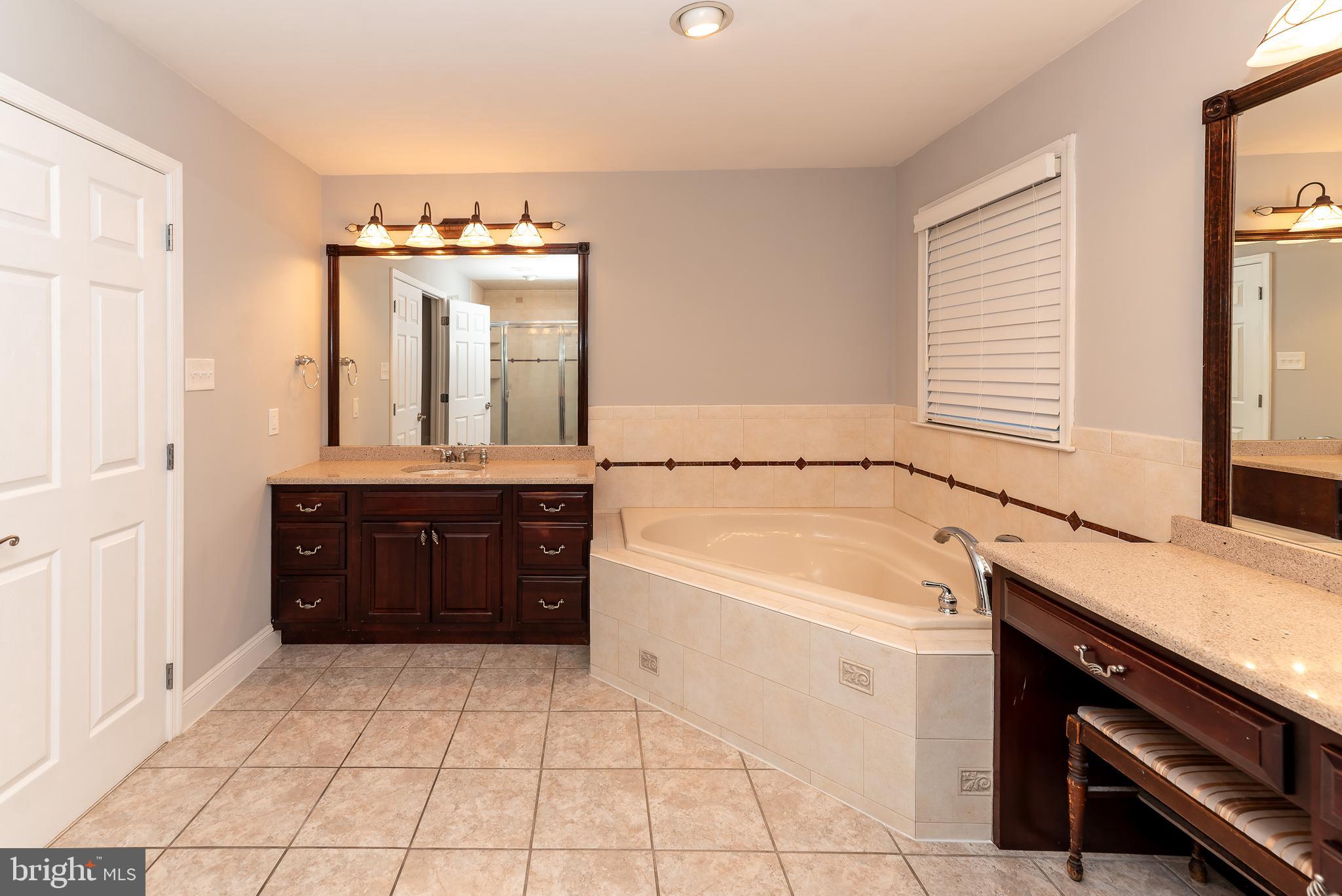 WHISPERING WOODS - Residential