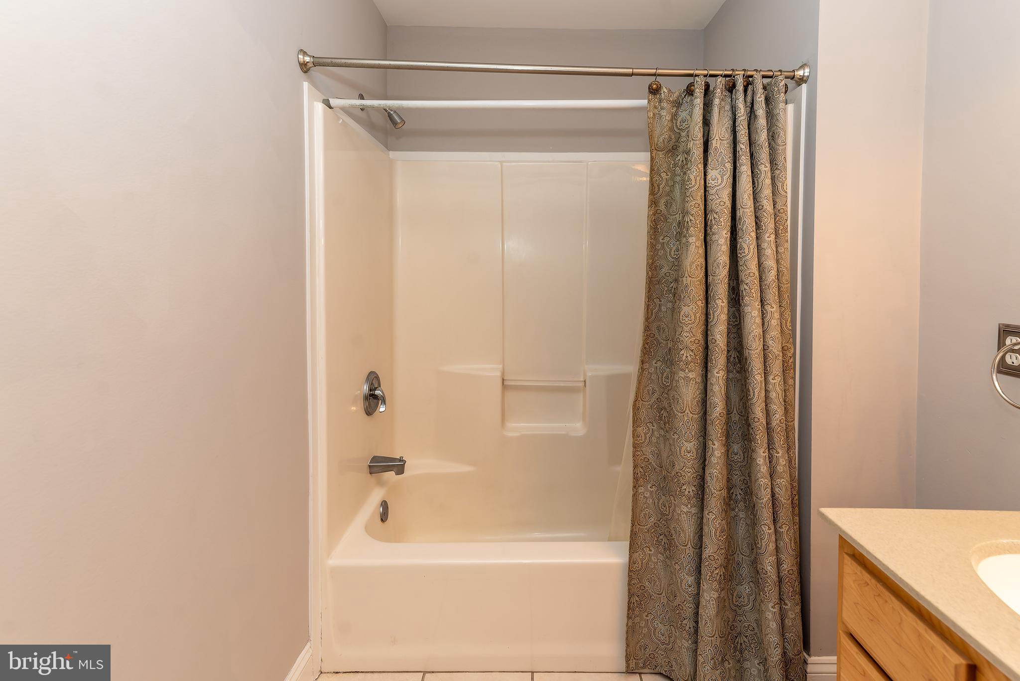 WHISPERING WOODS - Residential