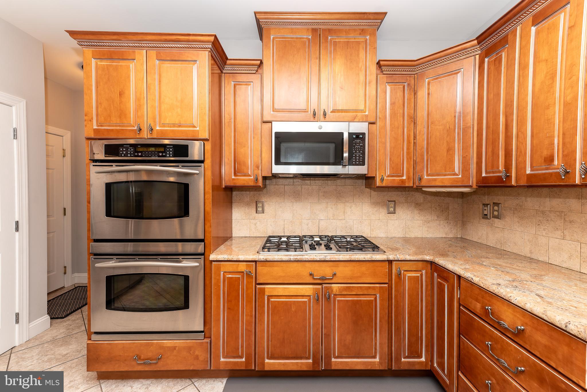 WHISPERING WOODS - Residential