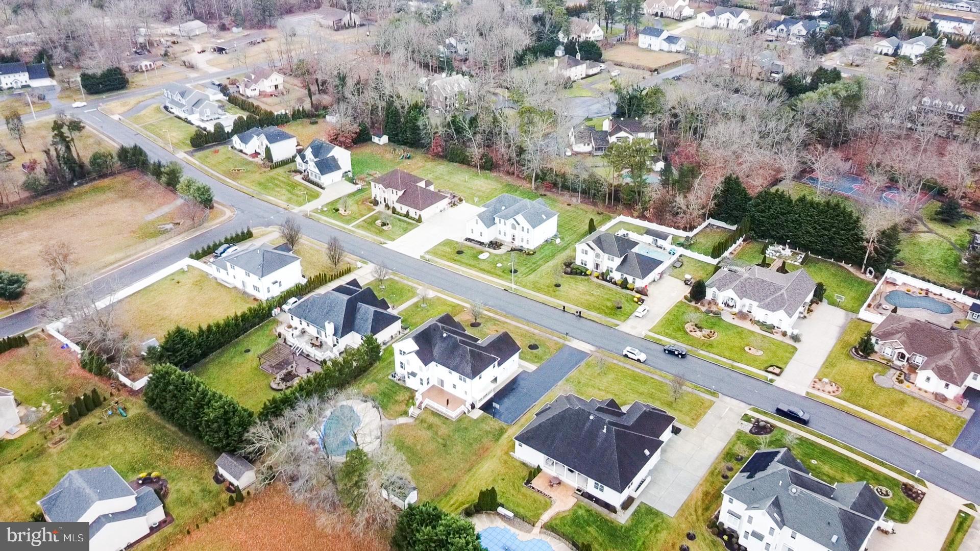 WHISPERING WOODS - Residential