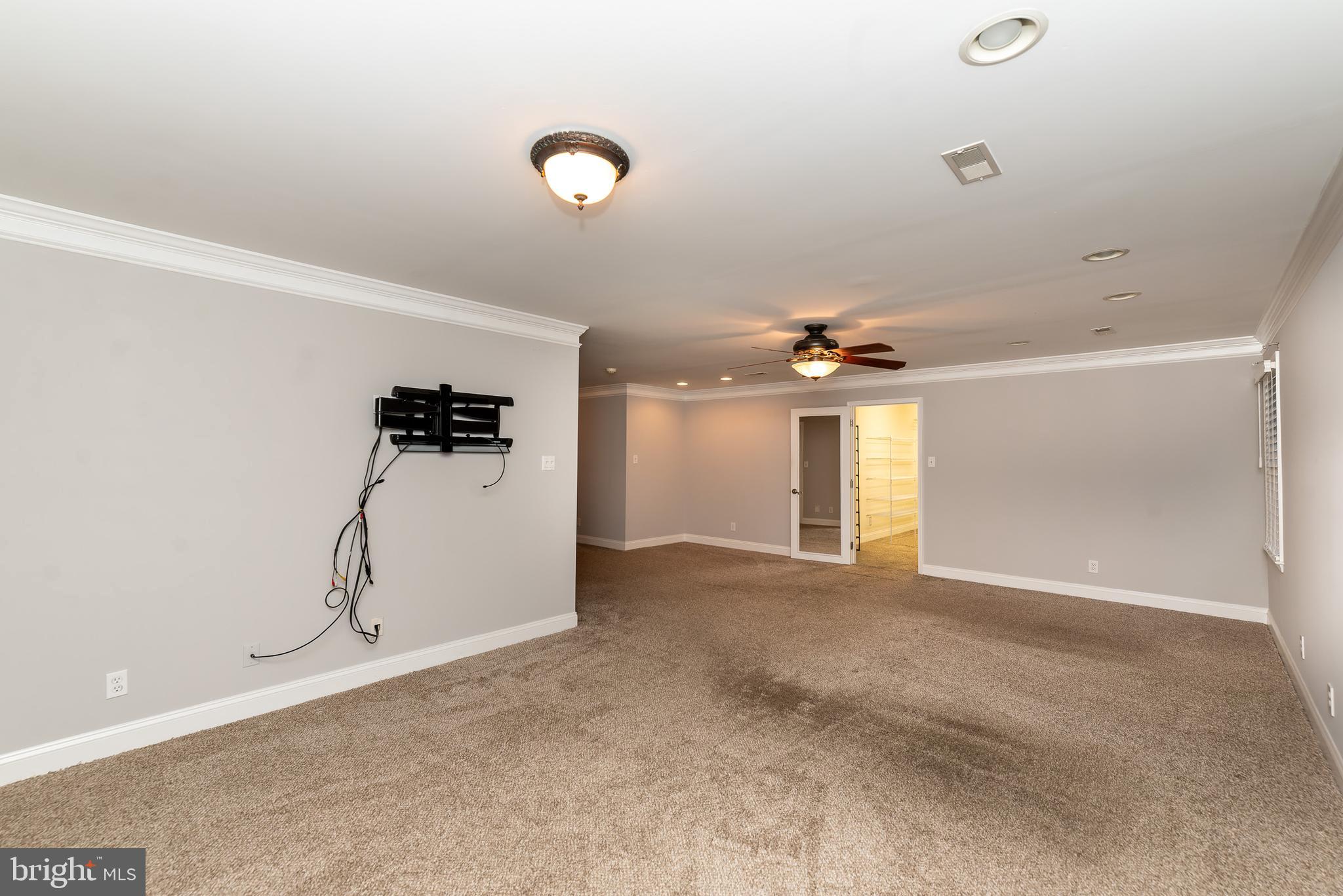 WHISPERING WOODS - Residential