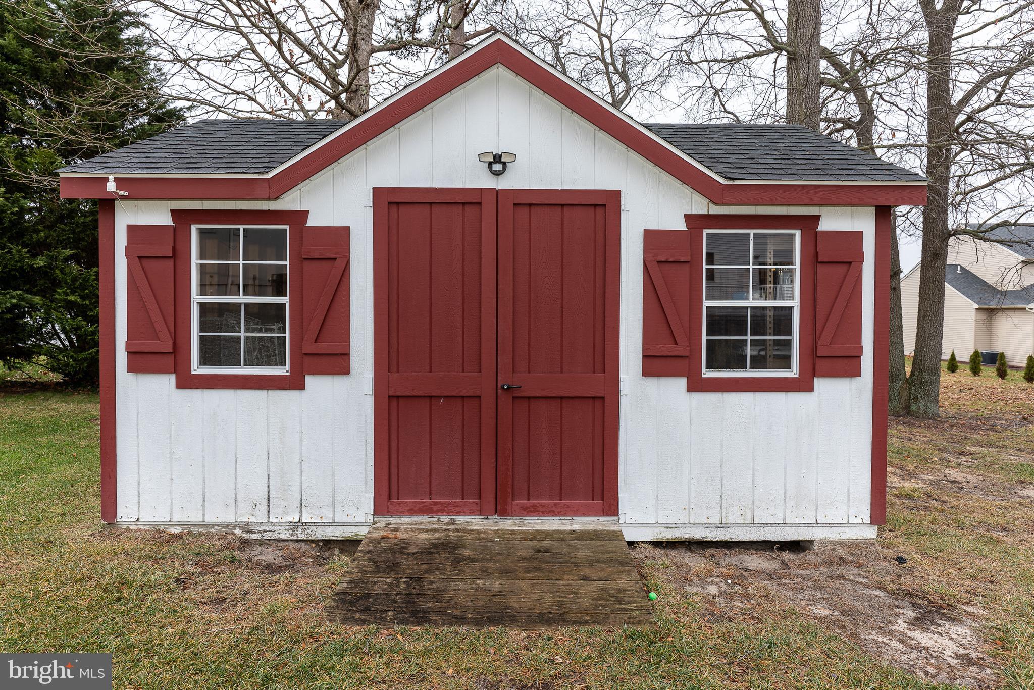 WHISPERING WOODS - Residential