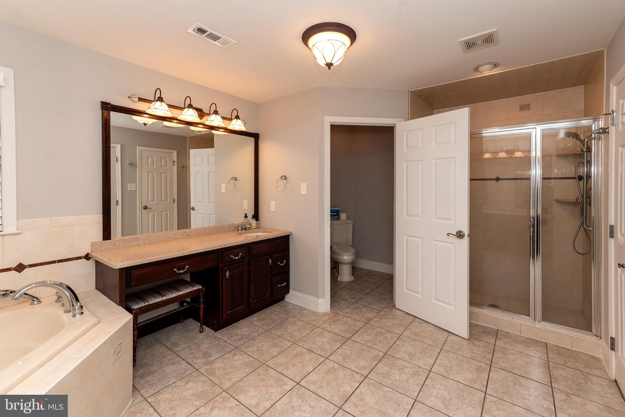 WHISPERING WOODS - Residential