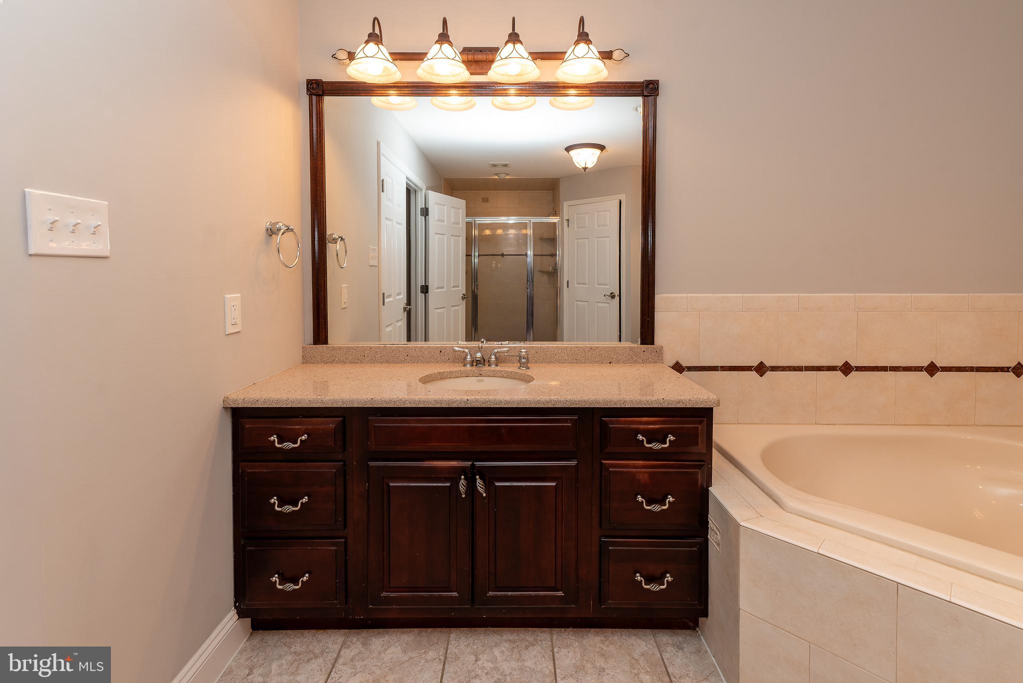 WHISPERING WOODS - Residential