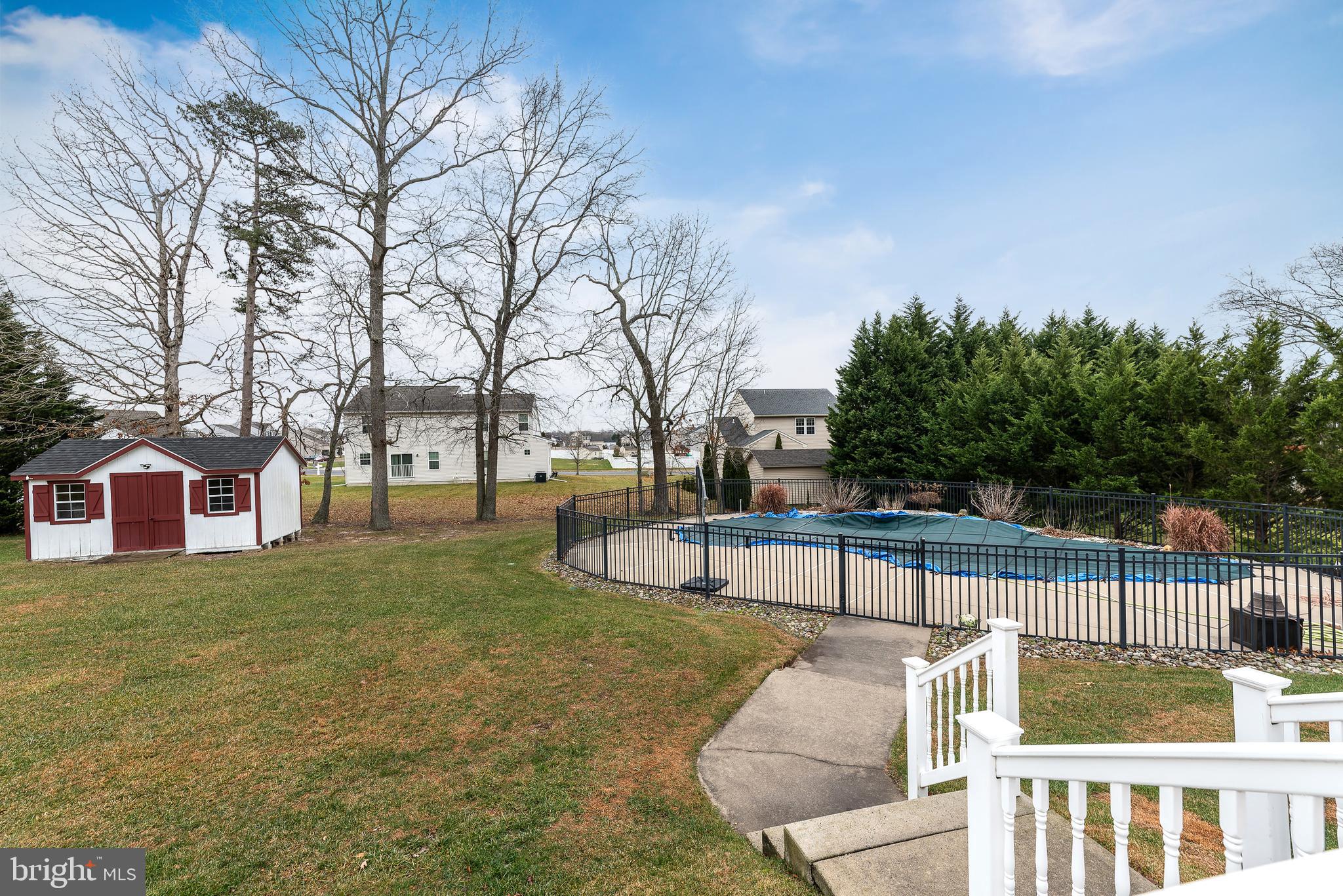 WHISPERING WOODS - Residential