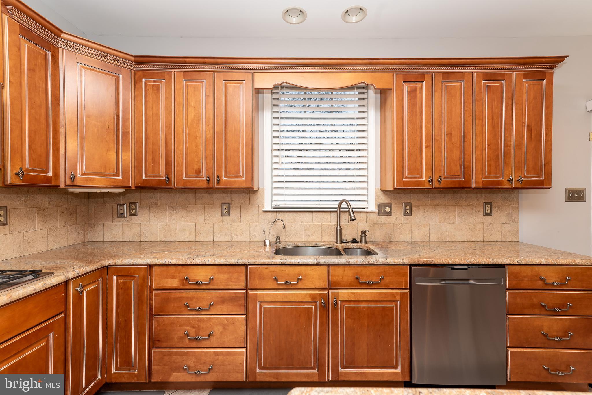 WHISPERING WOODS - Residential