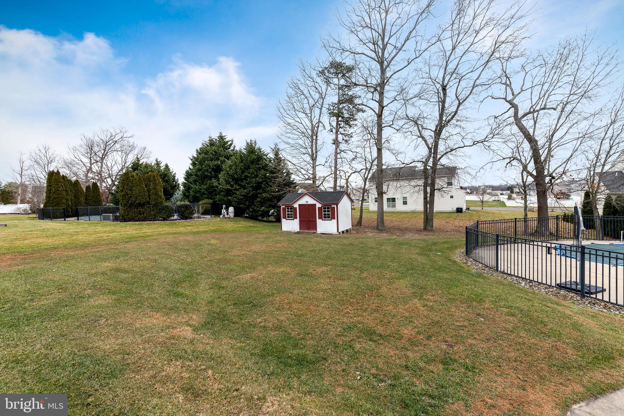 WHISPERING WOODS - Residential