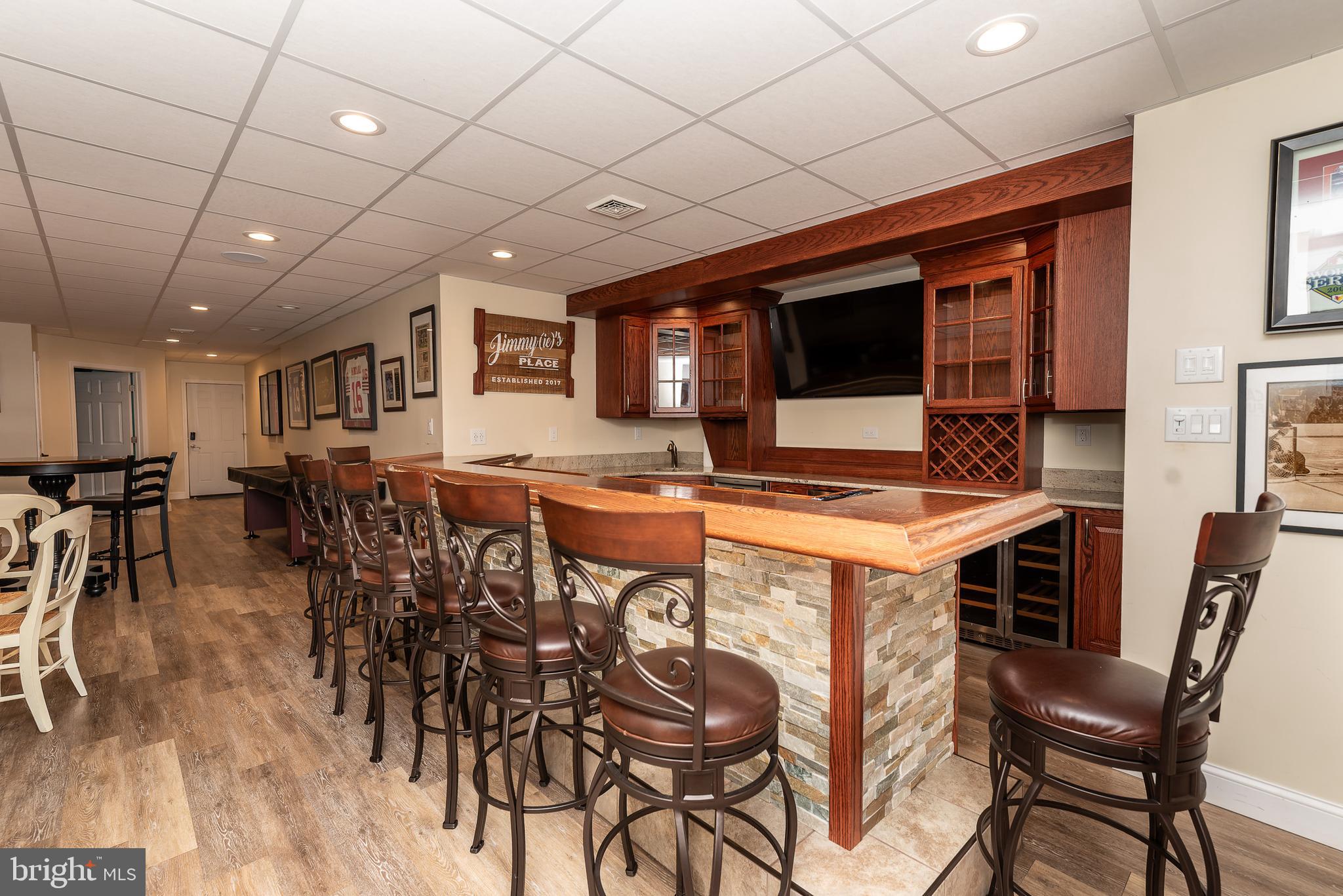 WHISPERING WOODS - Residential