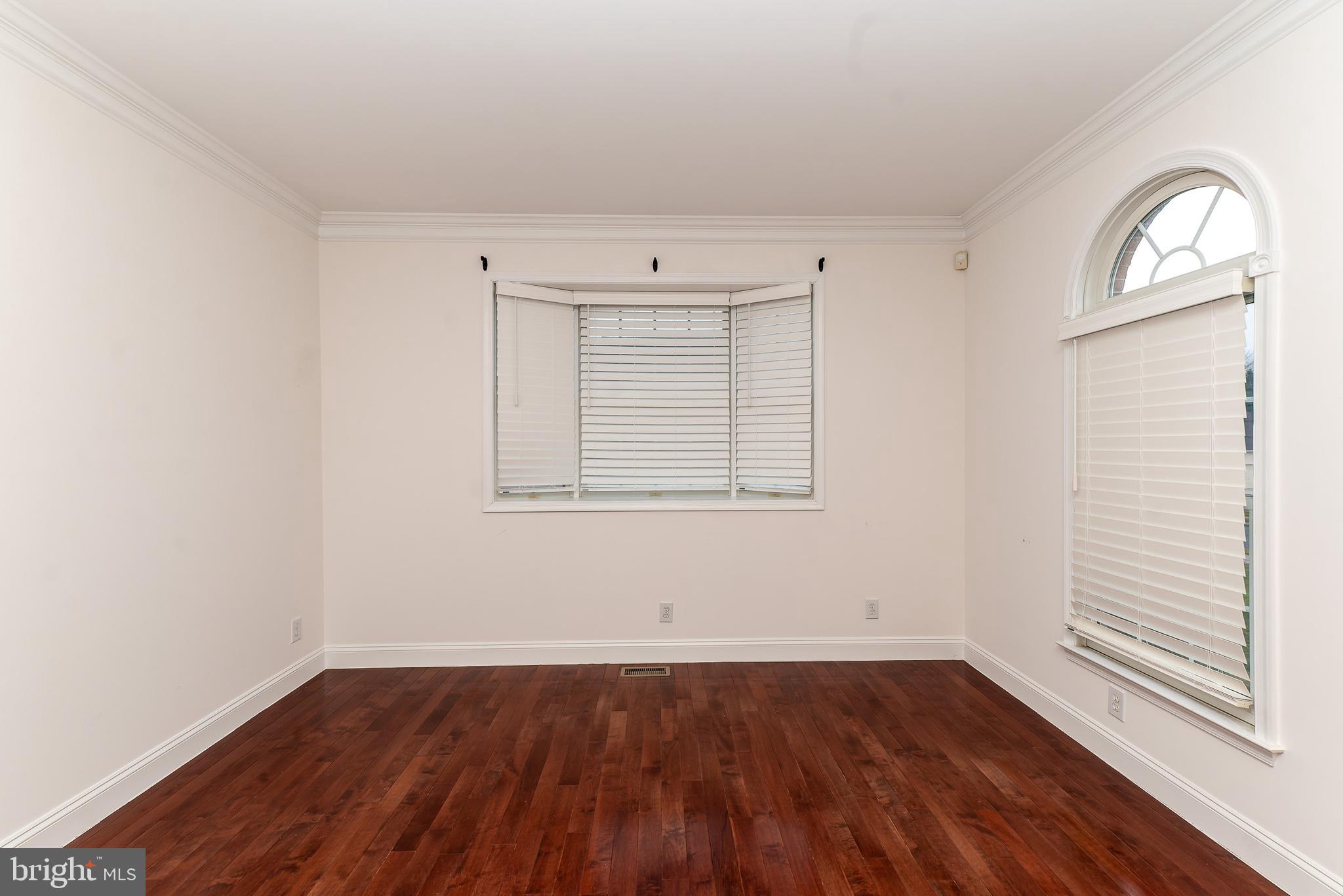 WHISPERING WOODS - Residential